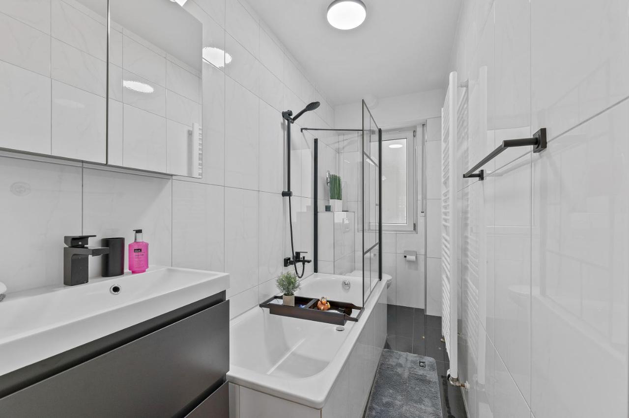 シュトゥットガルトDas Crazy Monkey Loft Mit 100Qm & Summerloungeアパートメント エクステリア 写真