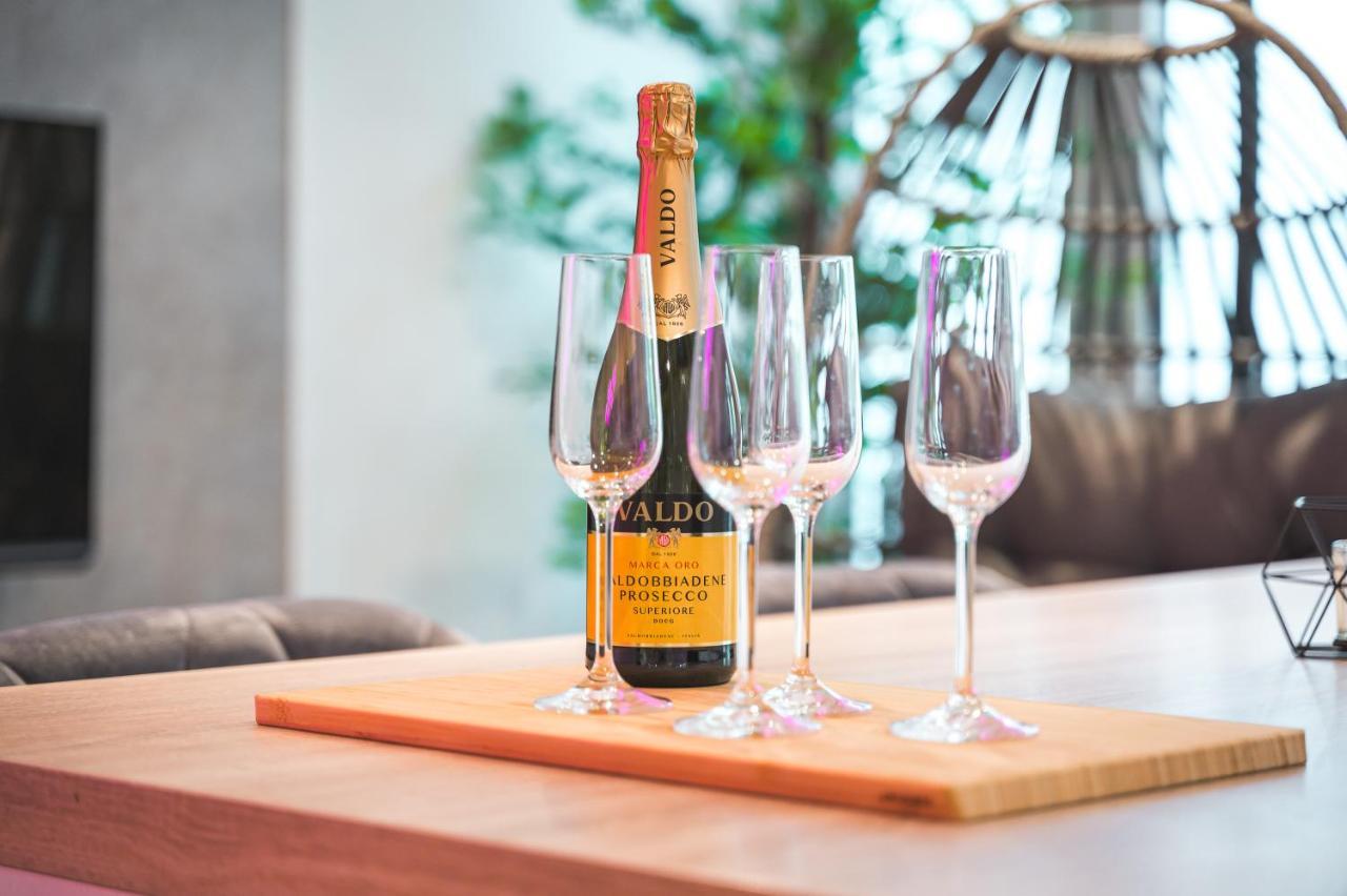 シュトゥットガルトDas Crazy Monkey Loft Mit 100Qm & Summerloungeアパートメント エクステリア 写真